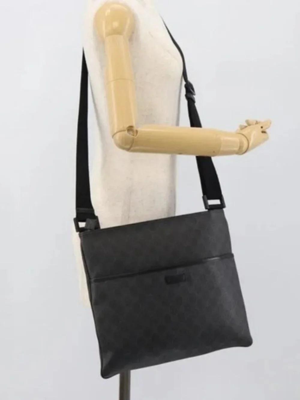 GUCCI GG Supreme Shoulder Bag PVC Black Silver 162904 Auth 189839
